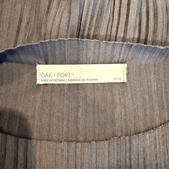 Oak + Fort Pleated Flowy Blouse Dolman Sleeves Gray Lightweight Size Medium - Picture 3 of 8